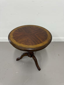  Round Pedestal Table