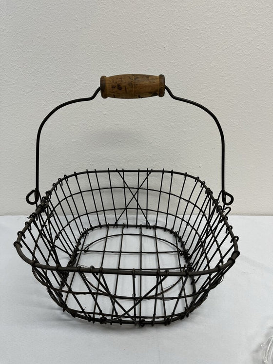 Metal Wire Basket with Wooden Handel