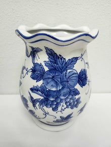  Vintage Chinoiserie Porcelain Vase