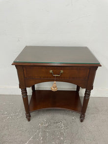  Ethan Allen Accent Table